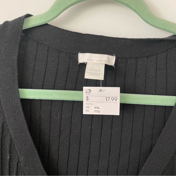 NWT Short Sleeve Black Sweater - Picture 4 of 6